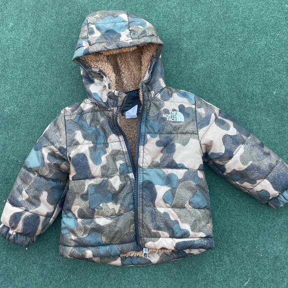 The North Face Reversible Mt Chimbo Jacket - Picture 1 of 3